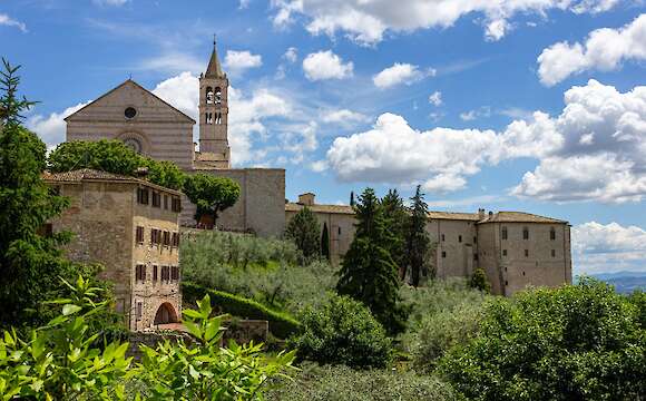 Umbria Road Cycling: Loop Tour Through Lush and Scenic Landscapes