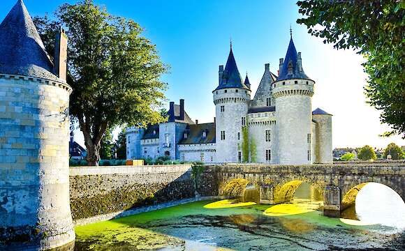 Loire Valley & Chambord E-Bike Tour with Food Tasting from Amboise