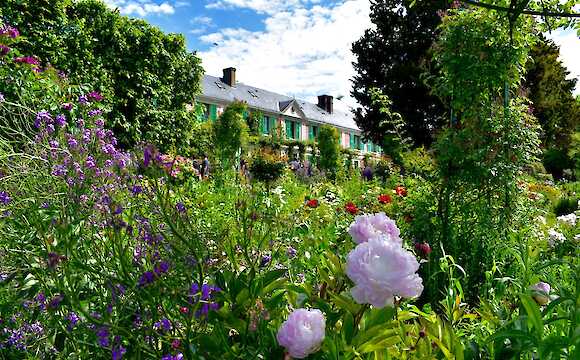 Monet's Gardens & Giverny Paris Bike Tour